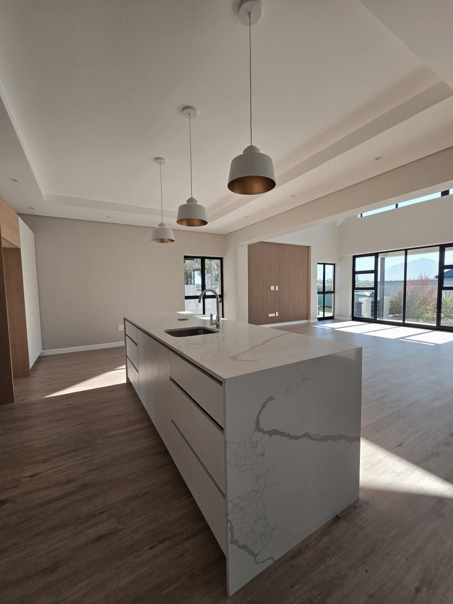 4 Bedroom Property for Sale in Kingswood Golf Estate Western Cape